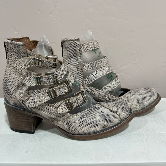 Freebird by Steven Shoes - Black and White Snake Felicity